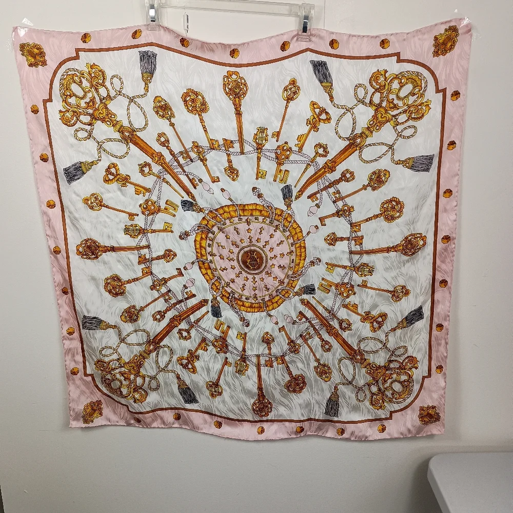 Vintage Silk Jacquard Scarf Gold Key Tassel Print Blush Pink White Square 84 cm - Picture 6 of 6